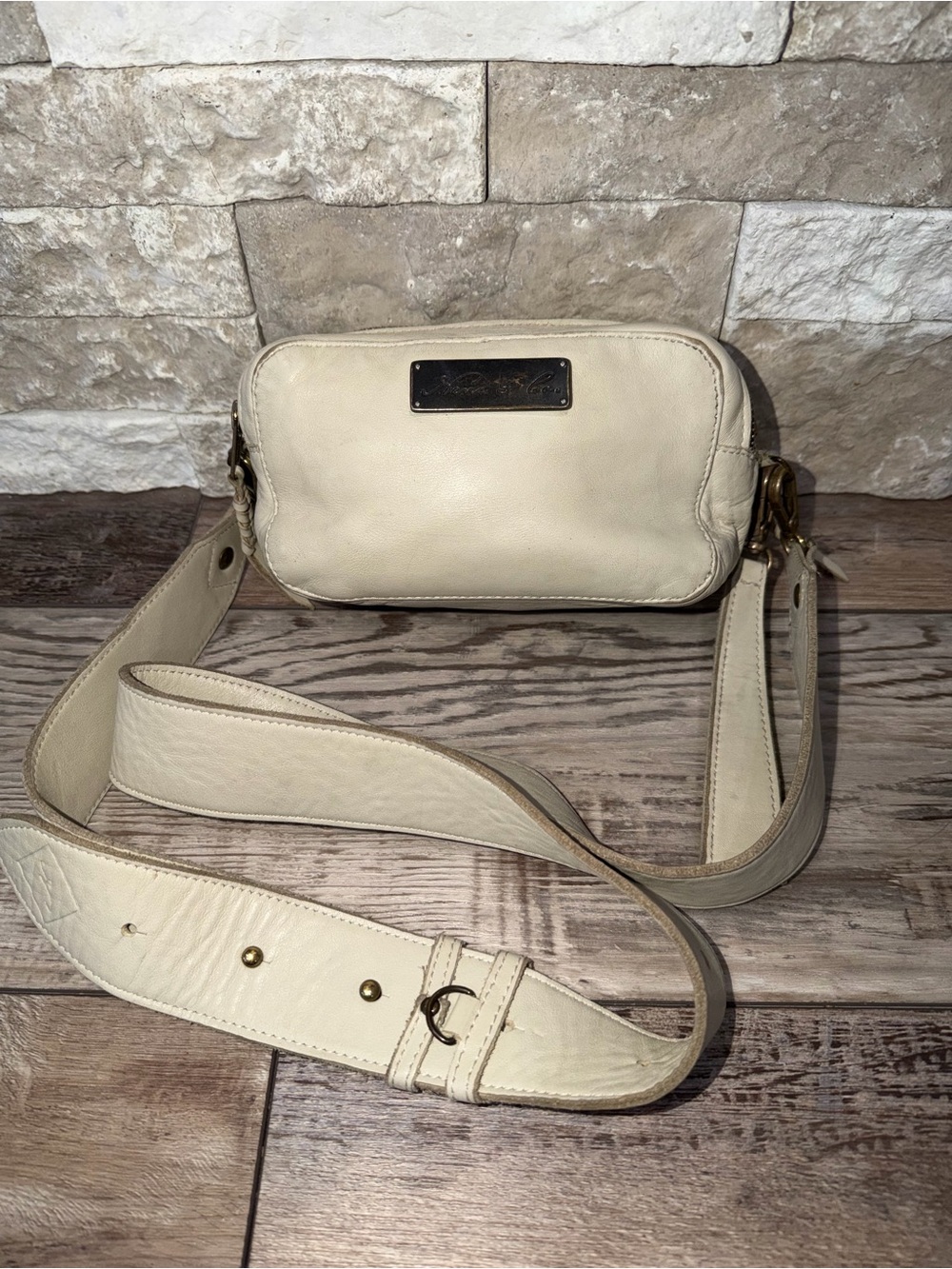 Nena & Co Cream Genuine Leather Wide Strap Crossbody Camera Hip Bag 4 x 8 READ!